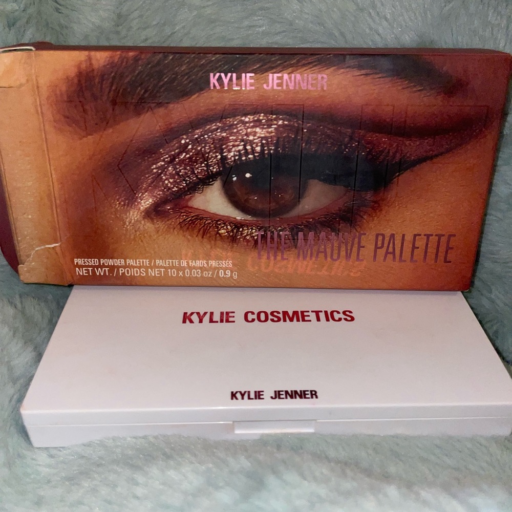 (ONLY SWATCHED) Kylie Jenner “THE MAUVE PALETTE”